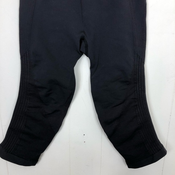 Lululemon In The Flow Crop II Compression Capris - Picture 5 of 9